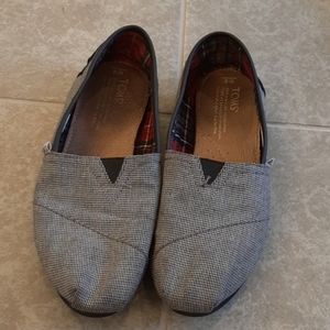Tom's black dressy slip-on W8